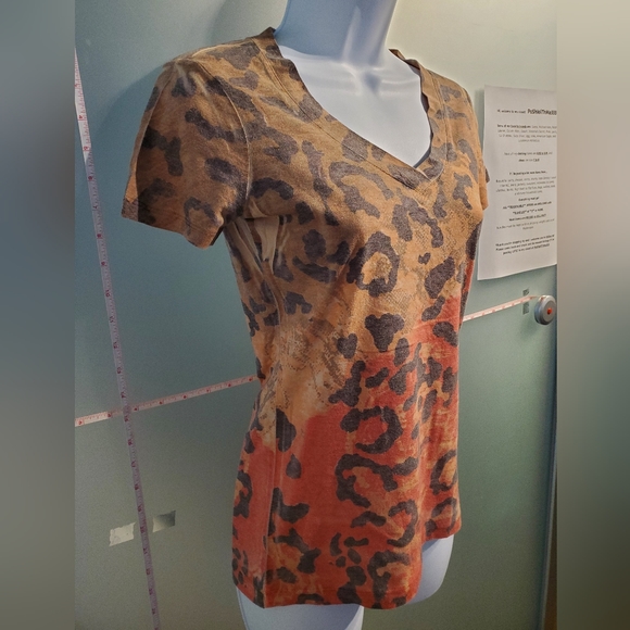 Like NEW! Small, Cute & Colorful Camouflage V-Neck Top, Light Stretch - Picture 1 of 8